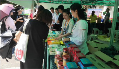 “買產品、獻愛心、促脫貧”扶貧集市